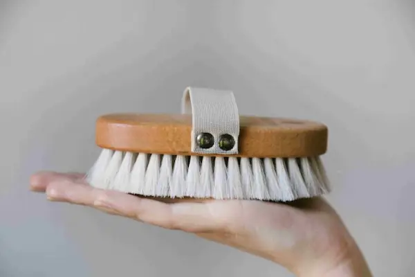 dry-brush-for-cleaning-nike-shoes dry-brush-for-cleaning-nike-shoes