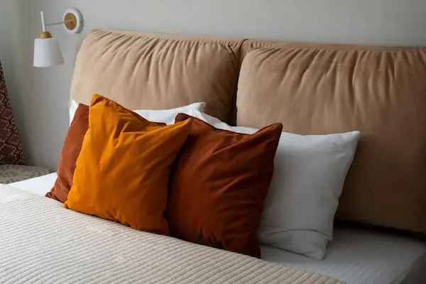 throw-pillows-and-blankets